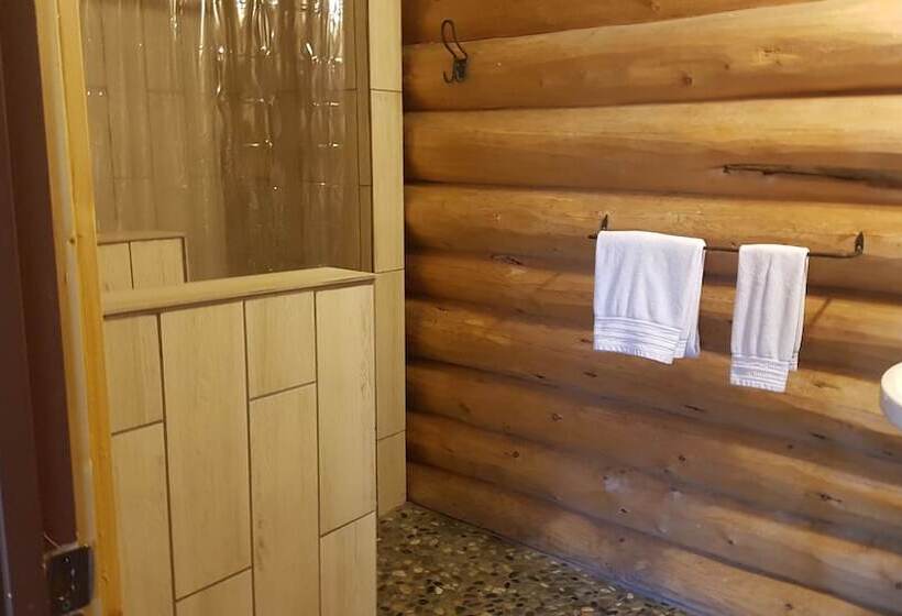 בית מלון כפרי Rock Lake Lodge