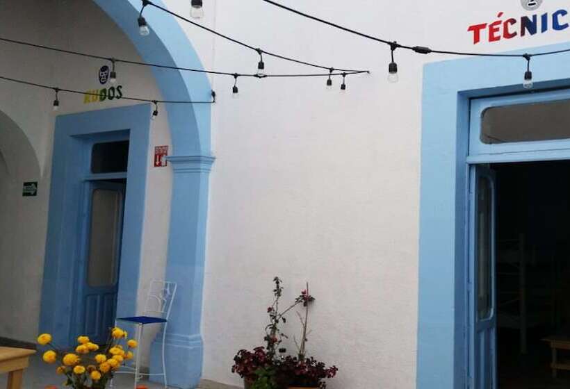 Отель Santa Lucha Hostel