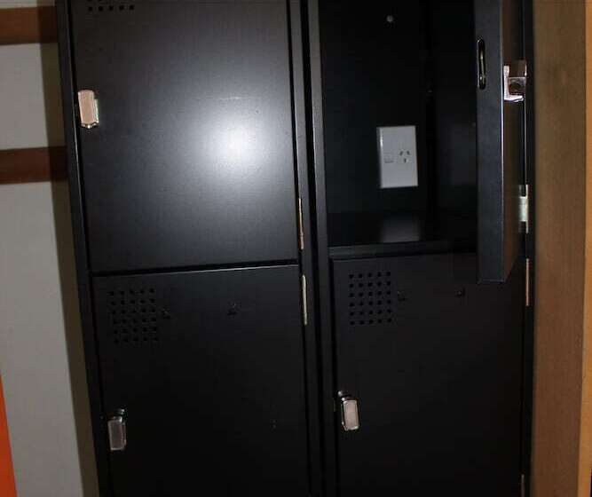 Отель The Flaming Kiwi Backpackers