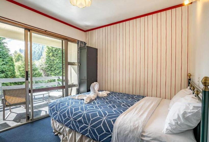 Отель The Flaming Kiwi Backpackers