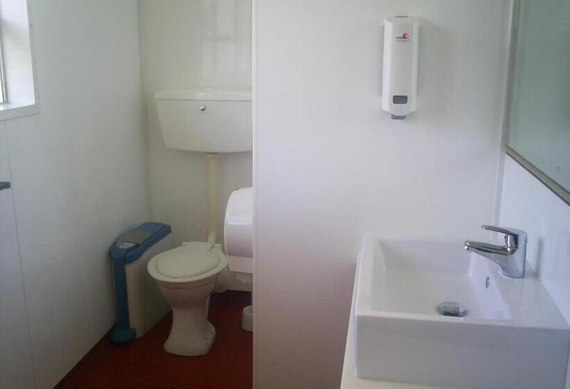 Отель The Flaming Kiwi Backpackers