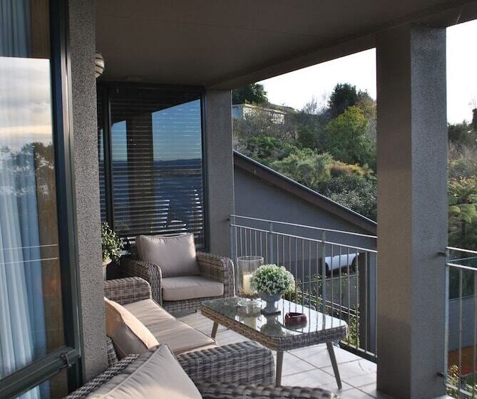 Отель The Flying Trout Boutique Lodge