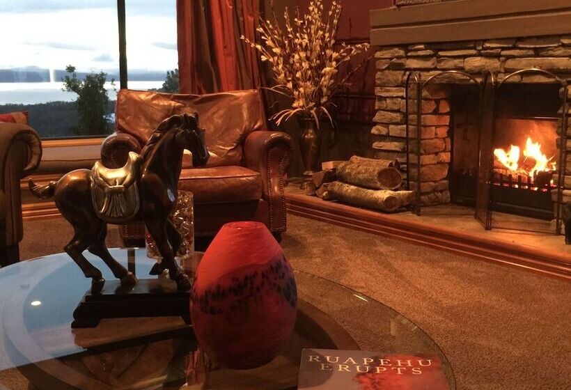 Отель The Flying Trout Boutique Lodge