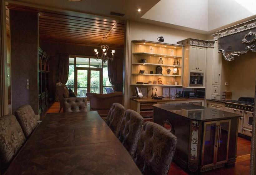 בית מלון כפרי The Old Church Villa