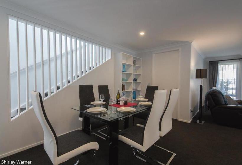 호텔 The York Apartments