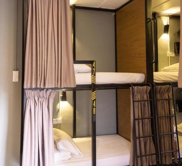 בית מלון כפרי Traveller Bunker Hostel 1