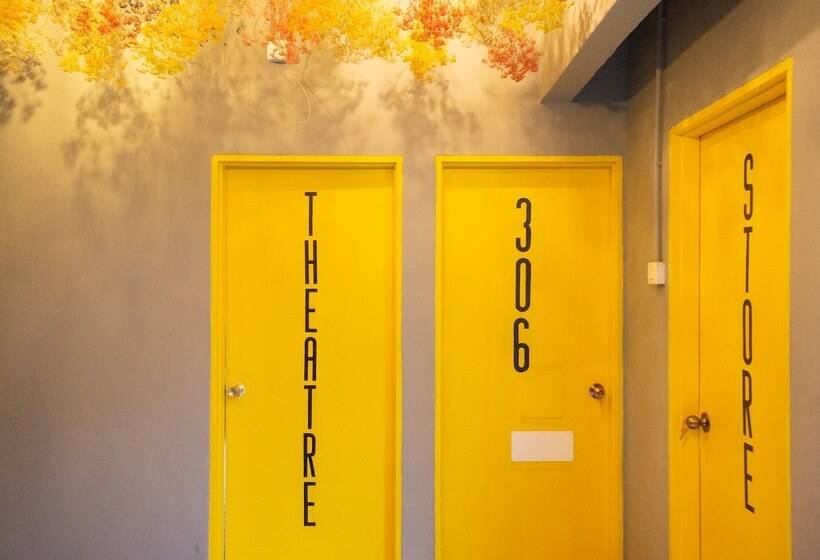 בית מלון כפרי Traveller Bunker Hostel 1