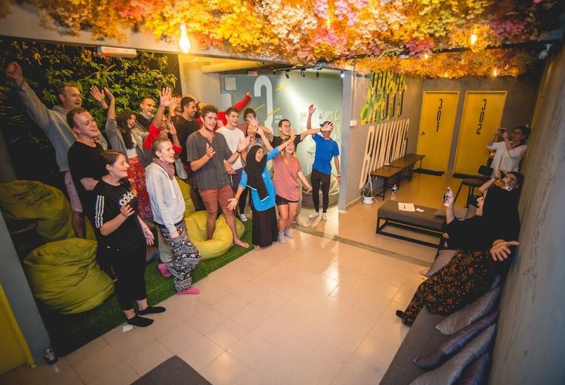 בית מלון כפרי Traveller Bunker Hostel 1