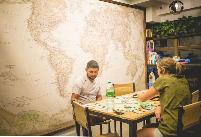 בית מלון כפרי Traveller Bunker Hostel 1