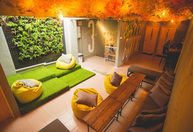 בית מלון כפרי Traveller Bunker Hostel 1