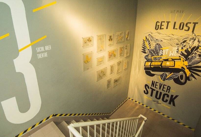 בית מלון כפרי Traveller Bunker Hostel 1