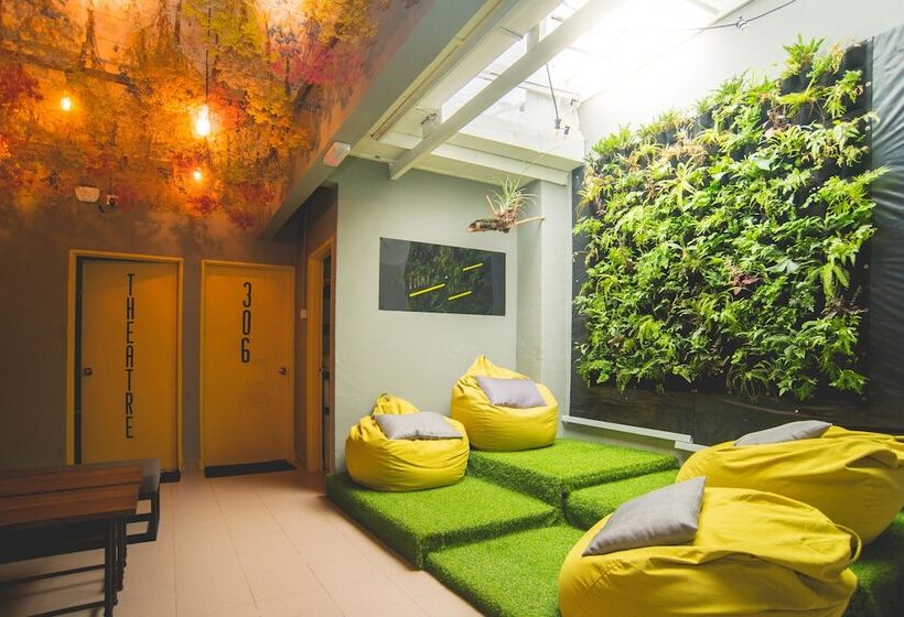 בית מלון כפרי Traveller Bunker Hostel 1