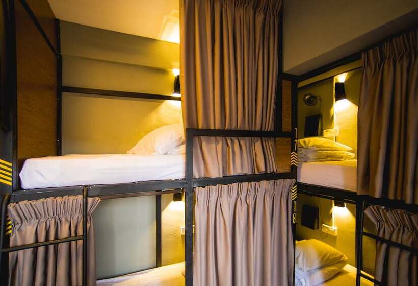 בית מלון כפרי Traveller Bunker Hostel 1