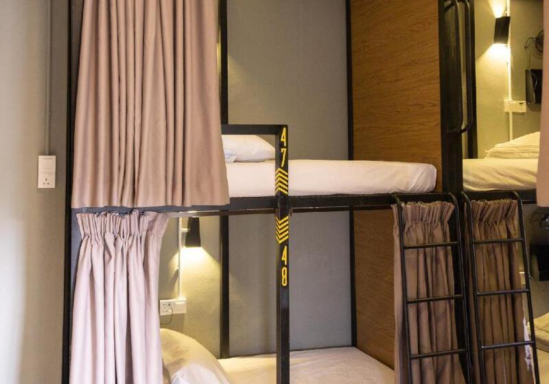 בית מלון כפרי Traveller Bunker Hostel 1