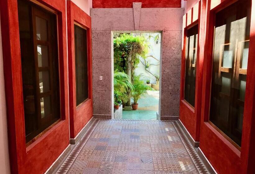 Отель Villa Serena Centro Historico