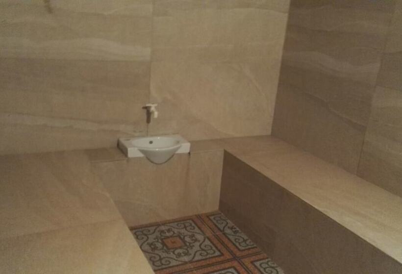 Admiral Hotel Hostel