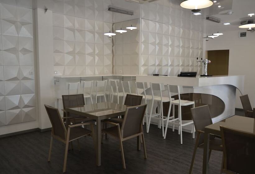 Capsule Hotel Zodiak