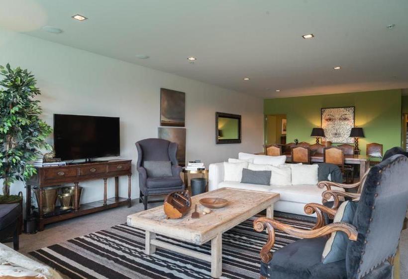 호텔 53 Shotover Apartments