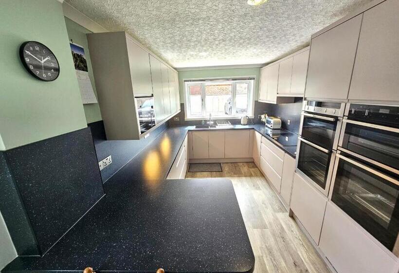 Отель Mystayinn Abermar Guest House