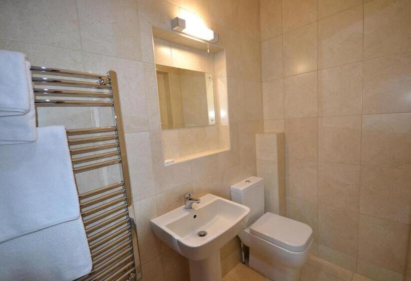 Отель Airport Guest House