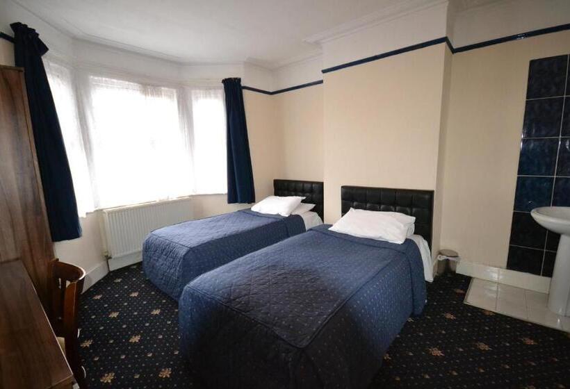 Отель Airport Guest House