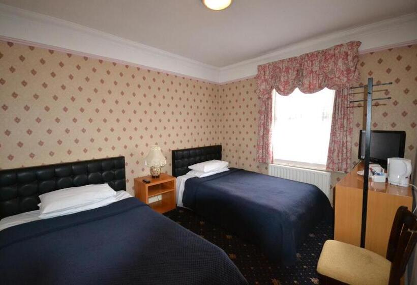 Отель Airport Guest House