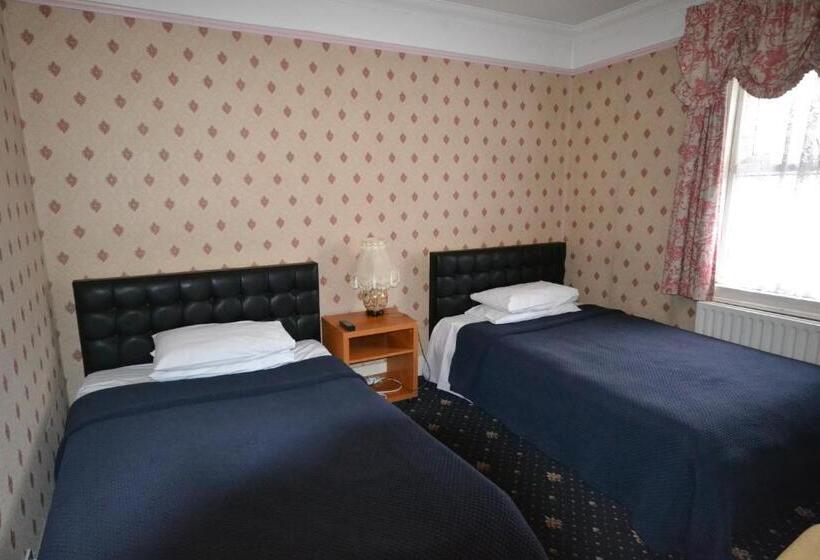 Отель Airport Guest House