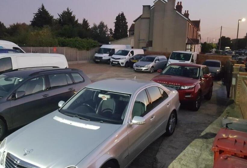 Отель Airport Guest House