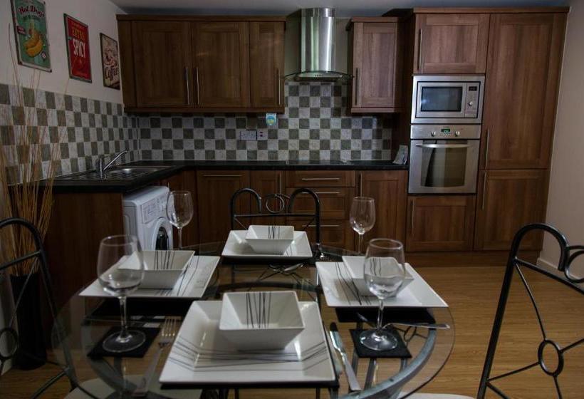 Отель Alexander Apartments Villiers