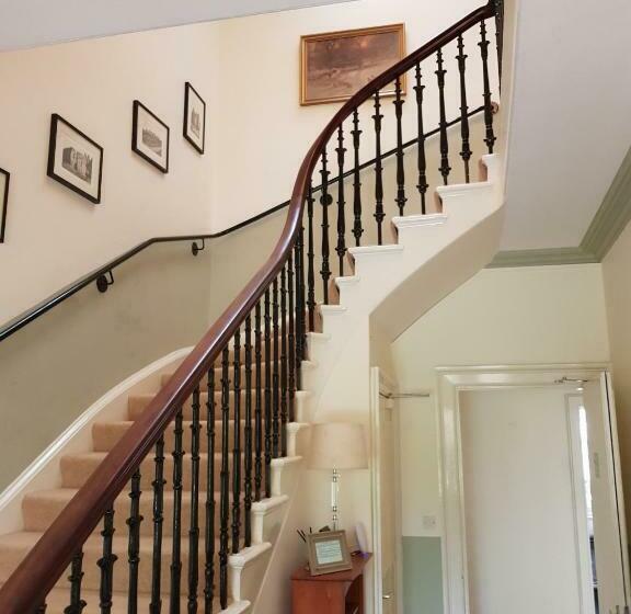 فندق Allerton House