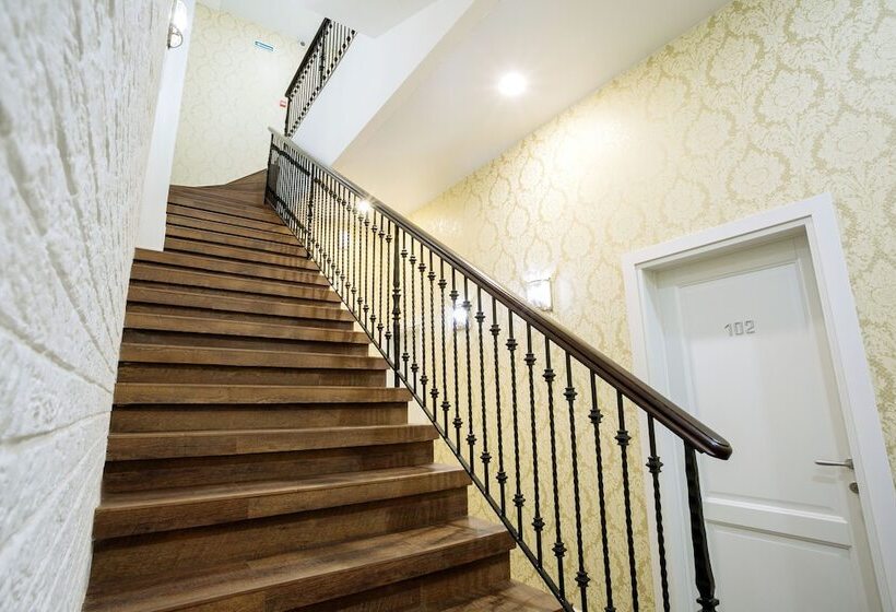 בית מלון כפרי The Aristocrat Boutique