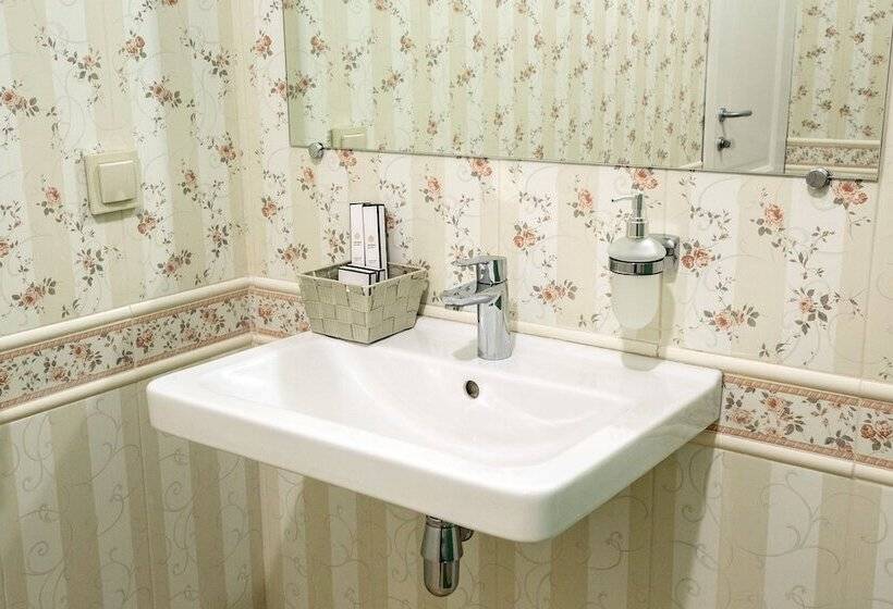 בית מלון כפרי The Aristocrat Boutique