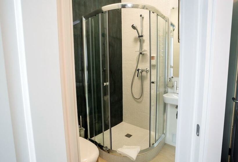 בית מלון כפרי The Aristocrat Boutique