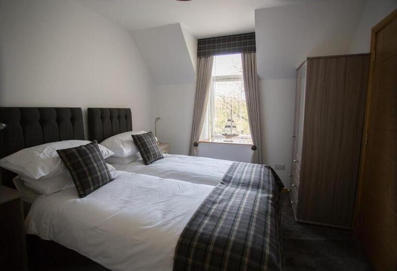 Отель By The Bay