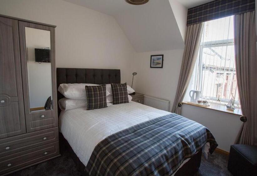 Отель By The Bay