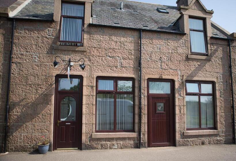 Отель By The Bay