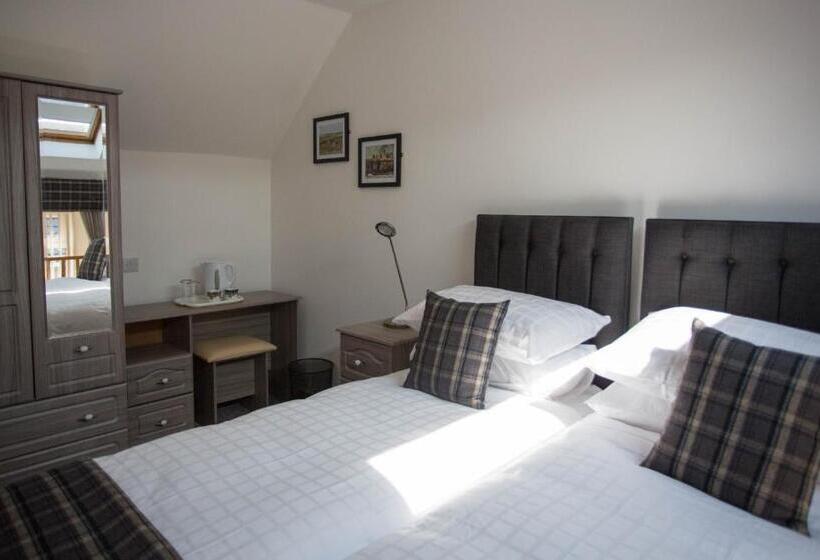 Отель By The Bay