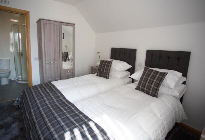 Отель By The Bay