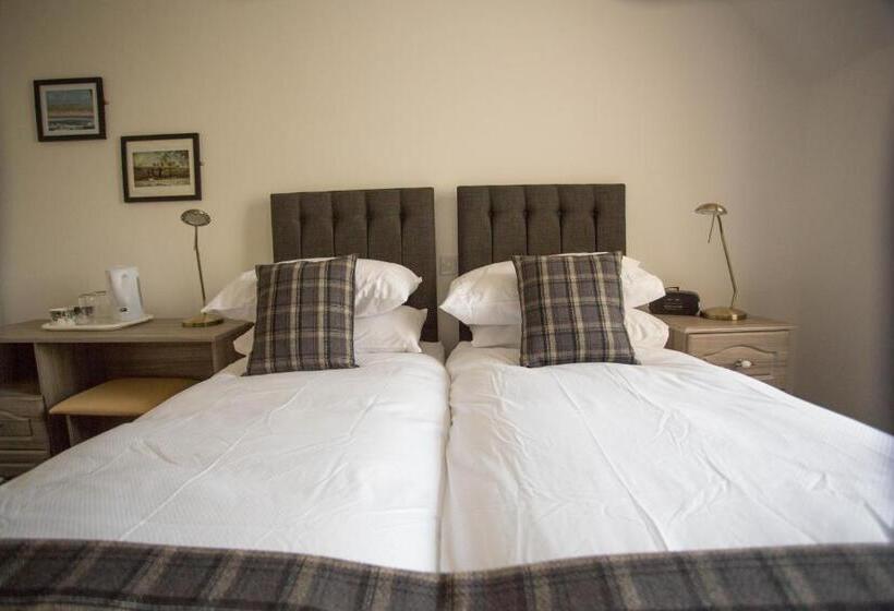 Отель By The Bay