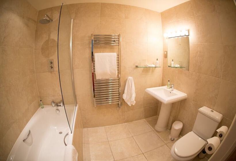 בית מלון כפרי Channels