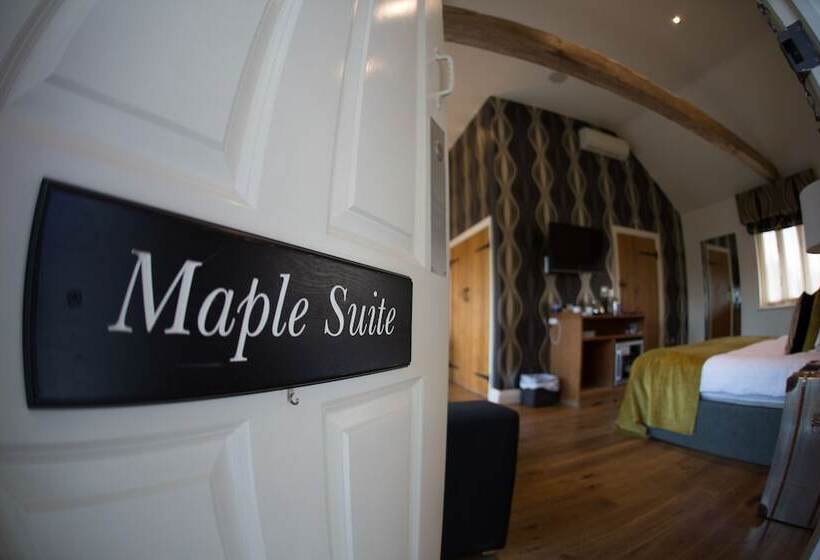 בית מלון כפרי Channels