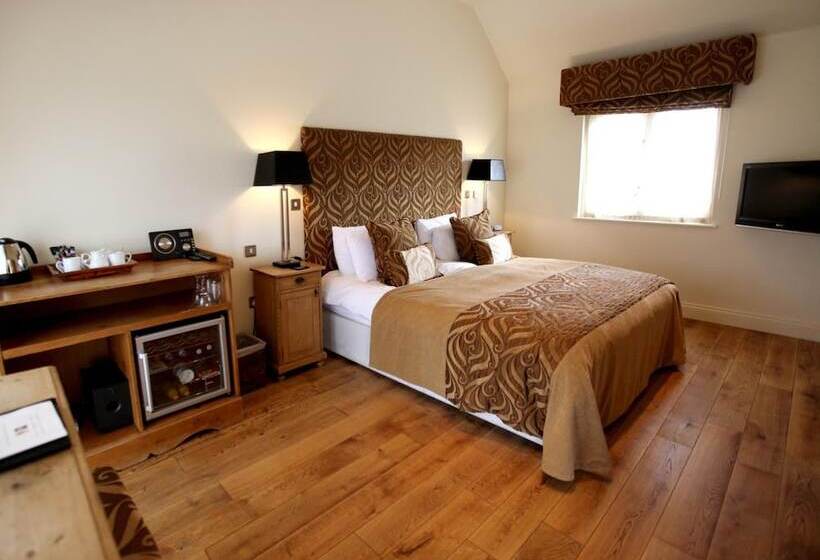 בית מלון כפרי Channels