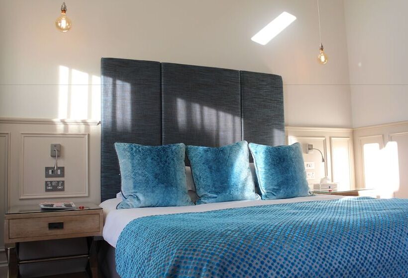 בית מלון כפרי Channels