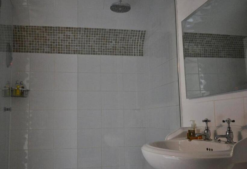 בית מלון כפרי Chequer Cottage