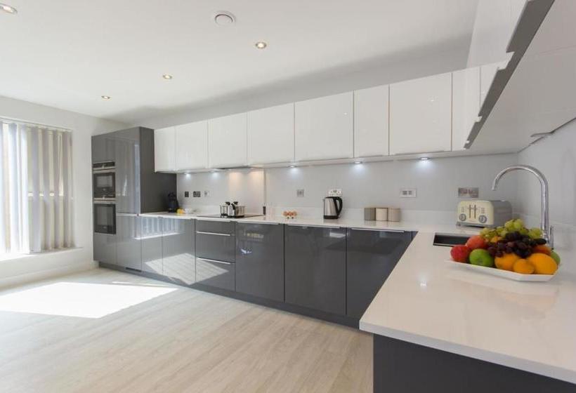 Отель Citystay Vesta Apartments