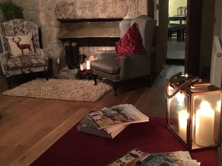 Отель Coach And Horses Inn