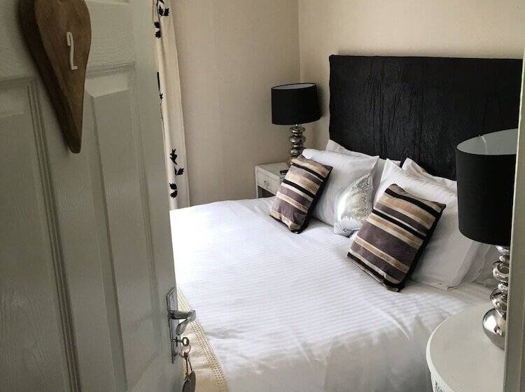 Отель Coach And Horses Inn