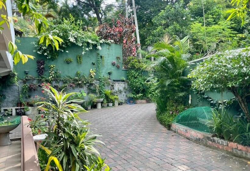 Hotel Crystal Lake Resort