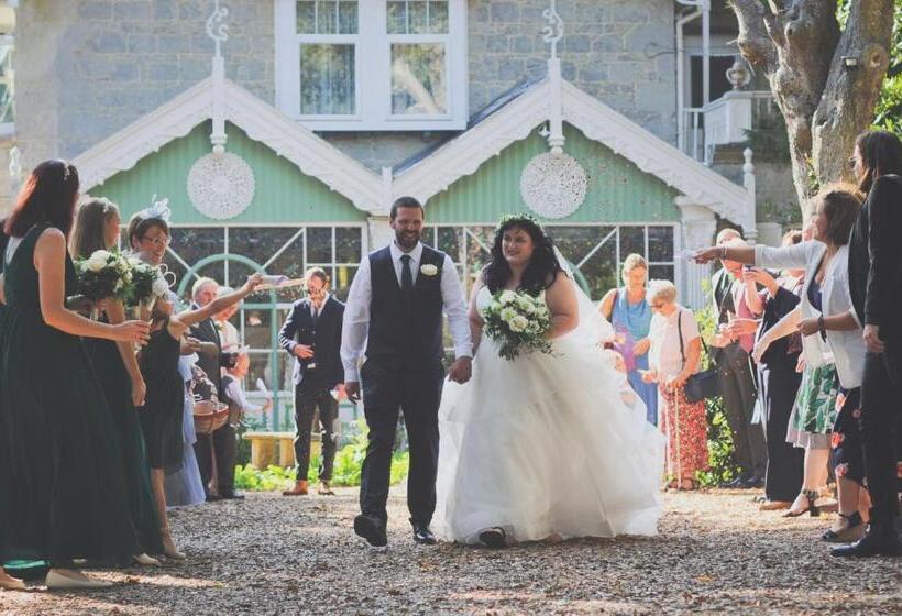 فندق Enchanted Manor