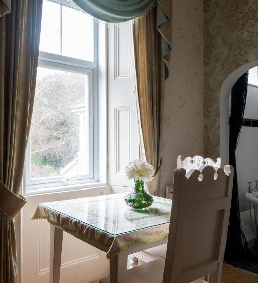 فندق Enchanted Manor